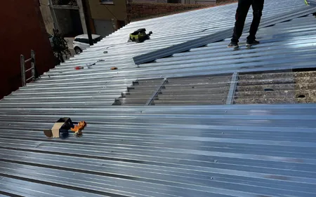 reparar tejado de chapa en almacén en málaga